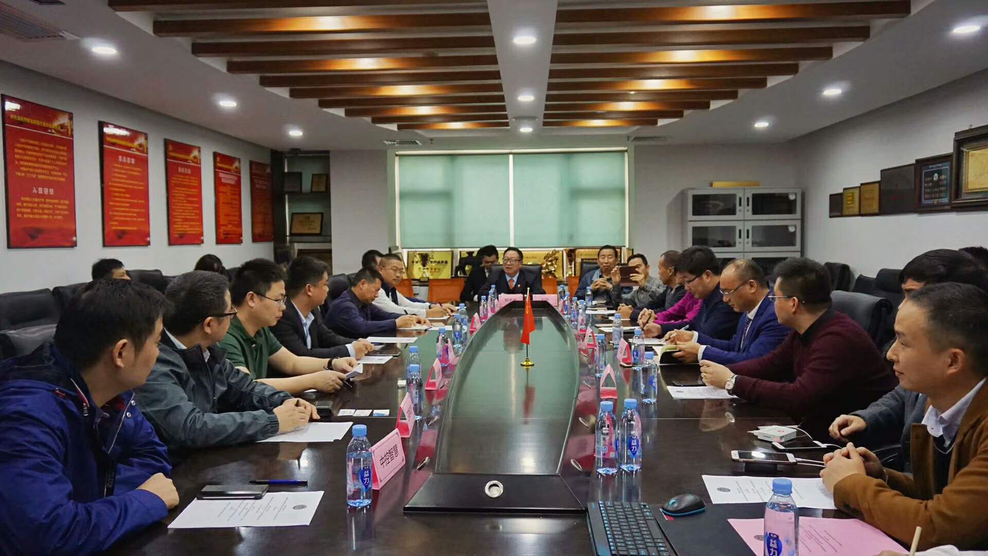 祝贺米兰·(milan)中国官方网站科技荣获“2017年中国警用装备十大品牌”